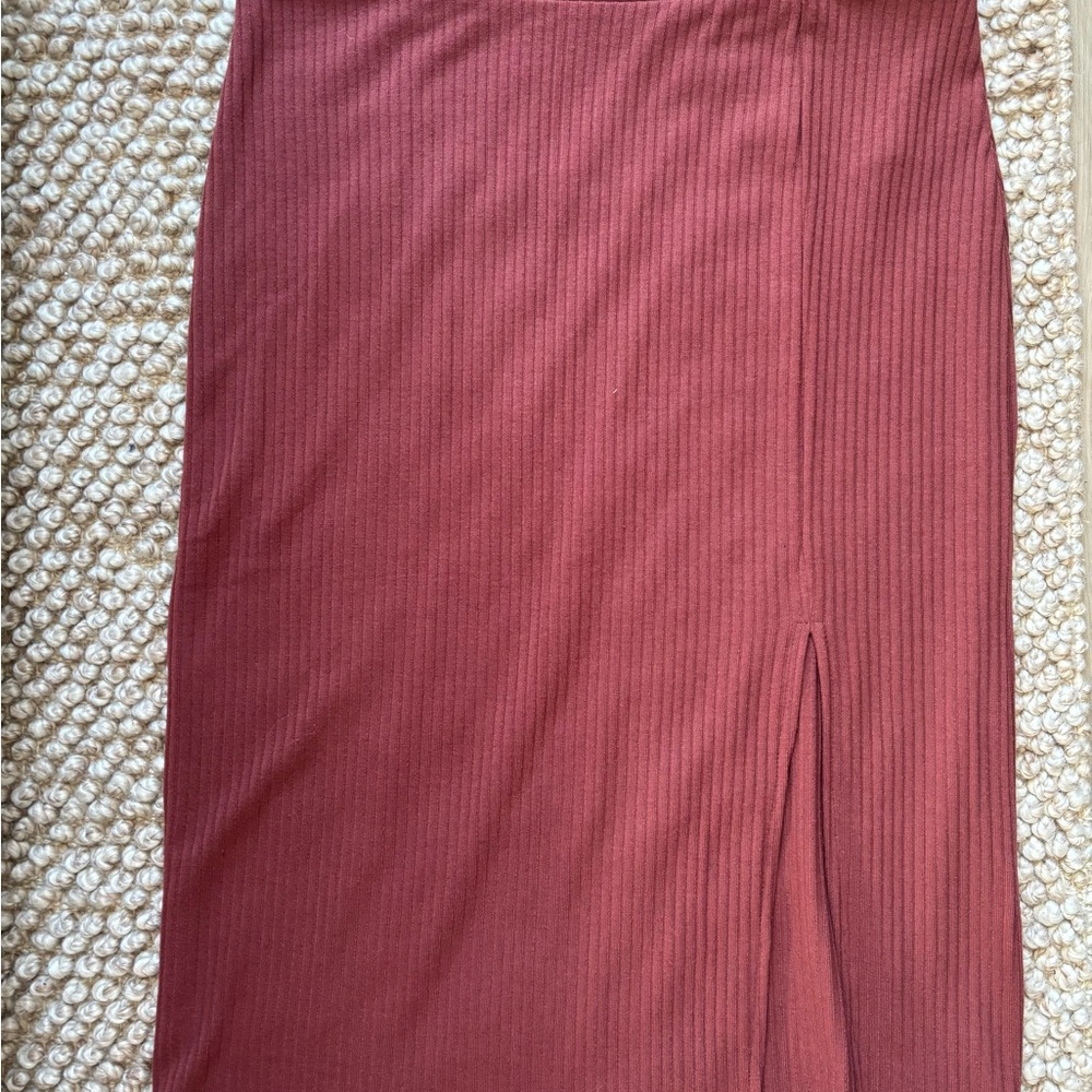 Abercrombie maroon midi length skirt with small slit